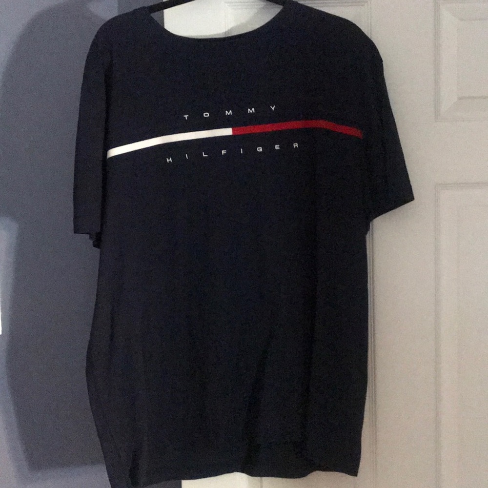 Tommy Hilifger brand long tee - Picture 2 of 4